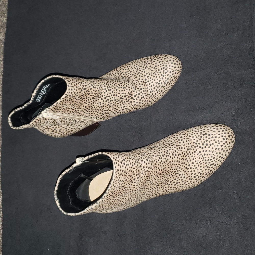 LOFT Size 7 Cheetah Print Booties